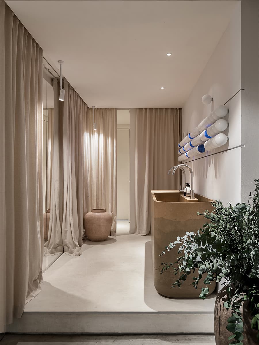 Уютный интерьер ресторана в индустриальных декорациях – проект DA Bureau