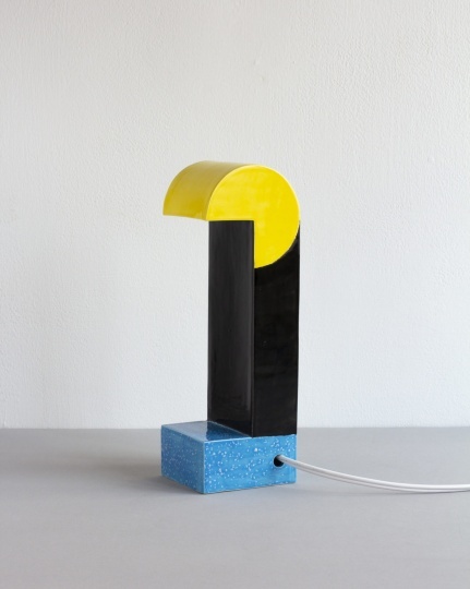 Дизайнер из Тайваня создает керамические лампы в стиле «Мемфис»