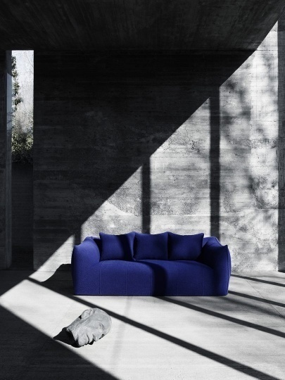 B&B Italia переиздает серию мягкой мебели Le Bambole по дизайну Марио Беллини