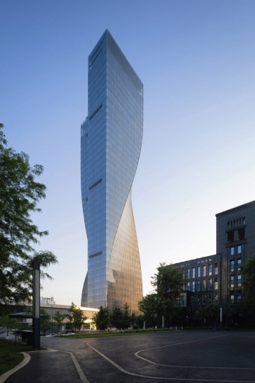 «Танцующая» башня по проекту студии Aedas появилась в Китае