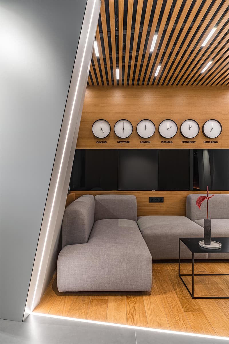 Динамичный интерьер для просторного офиса IT-компании – проект бюро Zarya Development