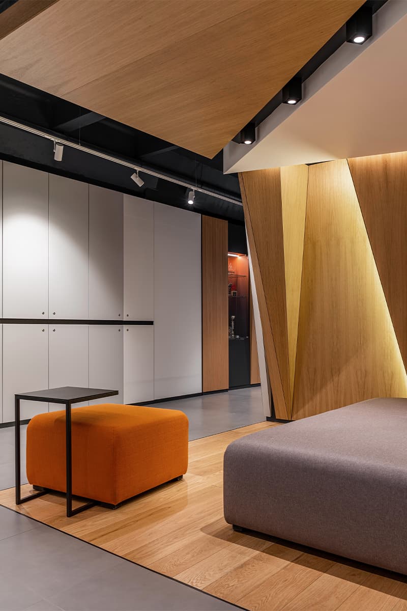 Динамичный интерьер для просторного офиса IT-компании – проект бюро Zarya Development