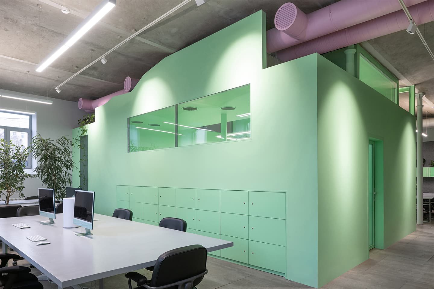 Свежий интерьер офиса для креативного агентства – проект бюро СХЕМА