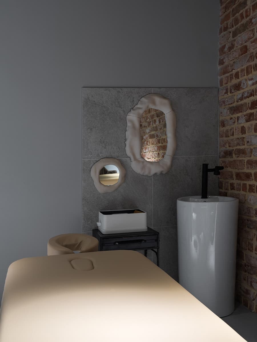 Бетон, текстиль и искусство в интерьере массажной мастерской – проект Софии Левченко