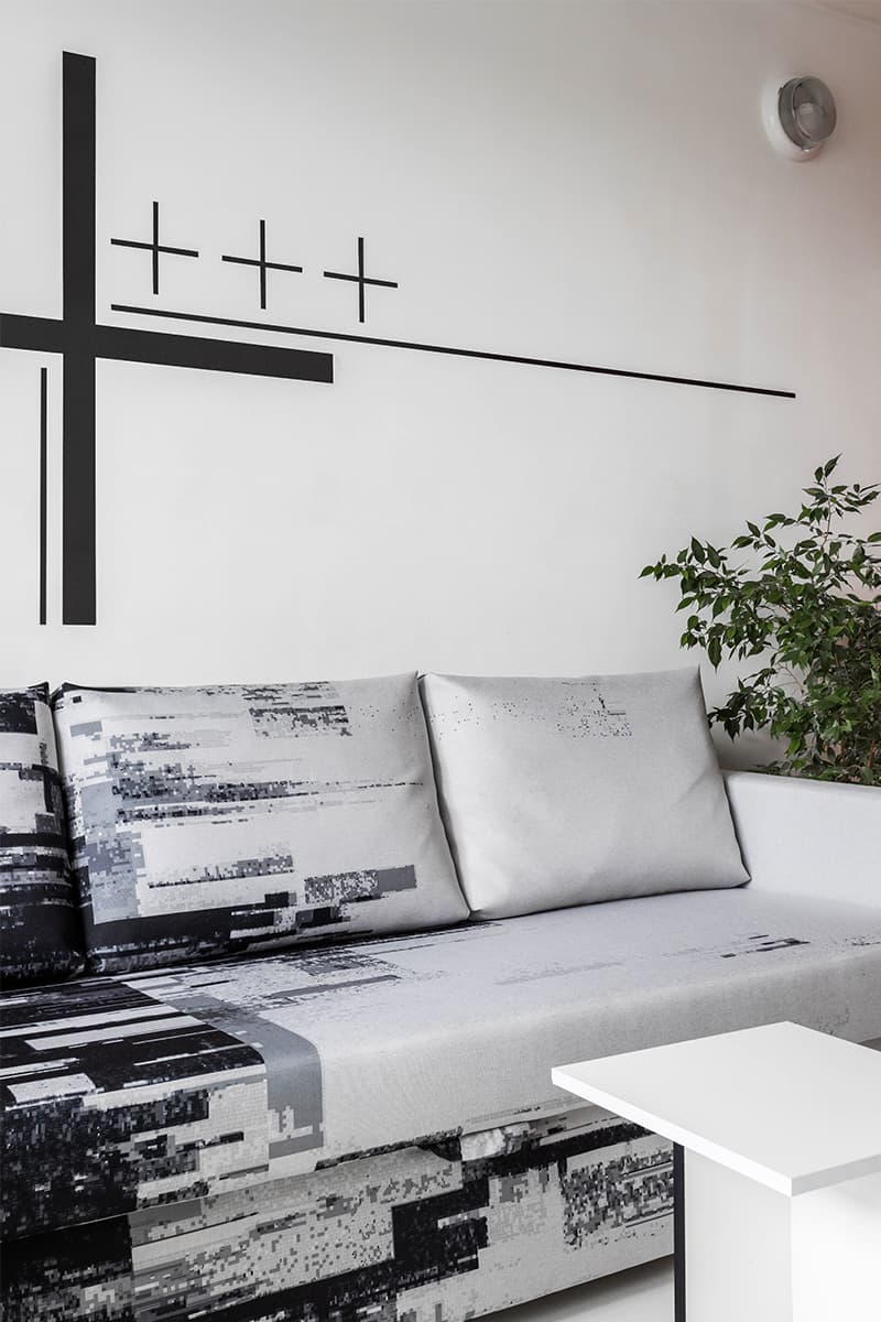 Закатный градиент в аскетичном интерьере квартиры для молодого человека – проект Рустэма Уразметова