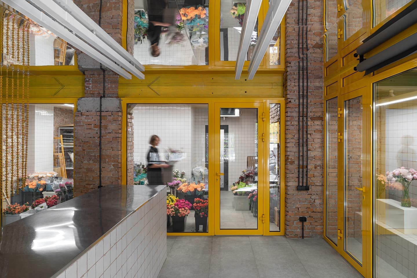 Авангардистский интерьер цветочного магазина в Екатеринбурге – проект дизайн-бюро Zavod11