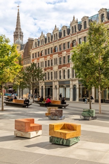 Сабин Марселис разработала инсталляцию, которая «оживила» одну из площадей Лондона