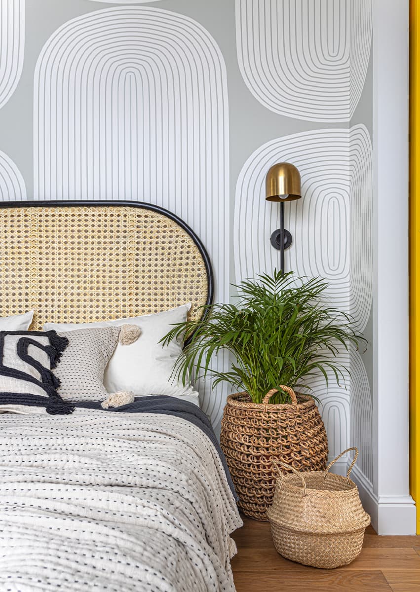 Тропический интерьер с анималистическими деталями и ремесленным декором – проект Ирины Шевченко