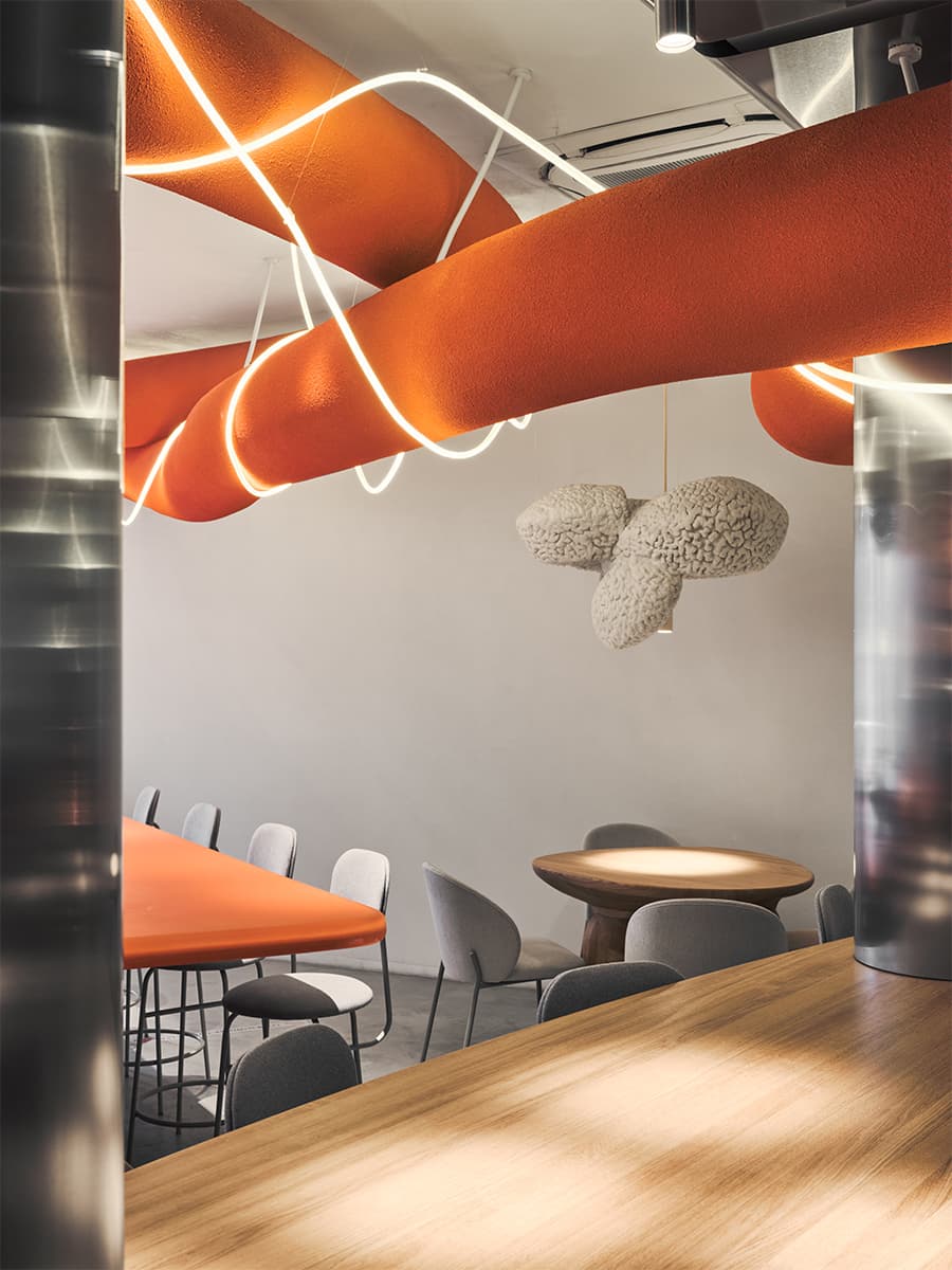 Провокационный интерьер рыбного ресторана – проект DA bureau