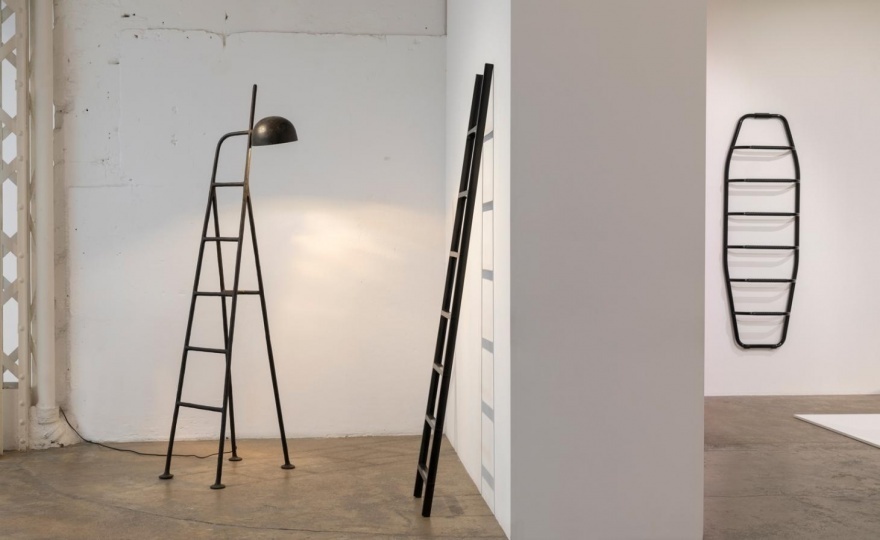 Galerie Kreo предложила авторам переосмыслить классический дизайн лестницы