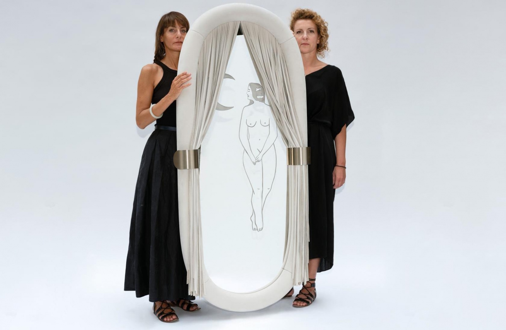 Дизайнеры из Studiopepe разработали зеркала для бренда Visionnaire