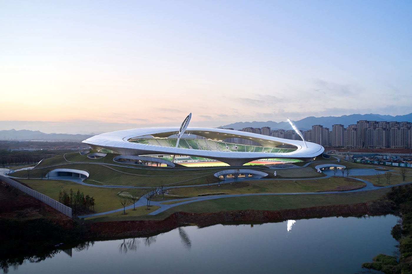 MAD Architects построили футуристичный стадион в Китае