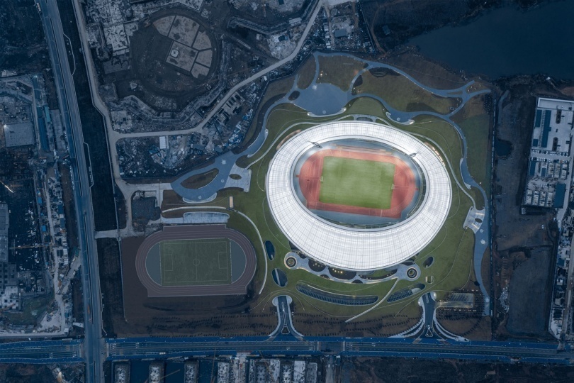 MAD Architects построили футуристичный стадион в Китае