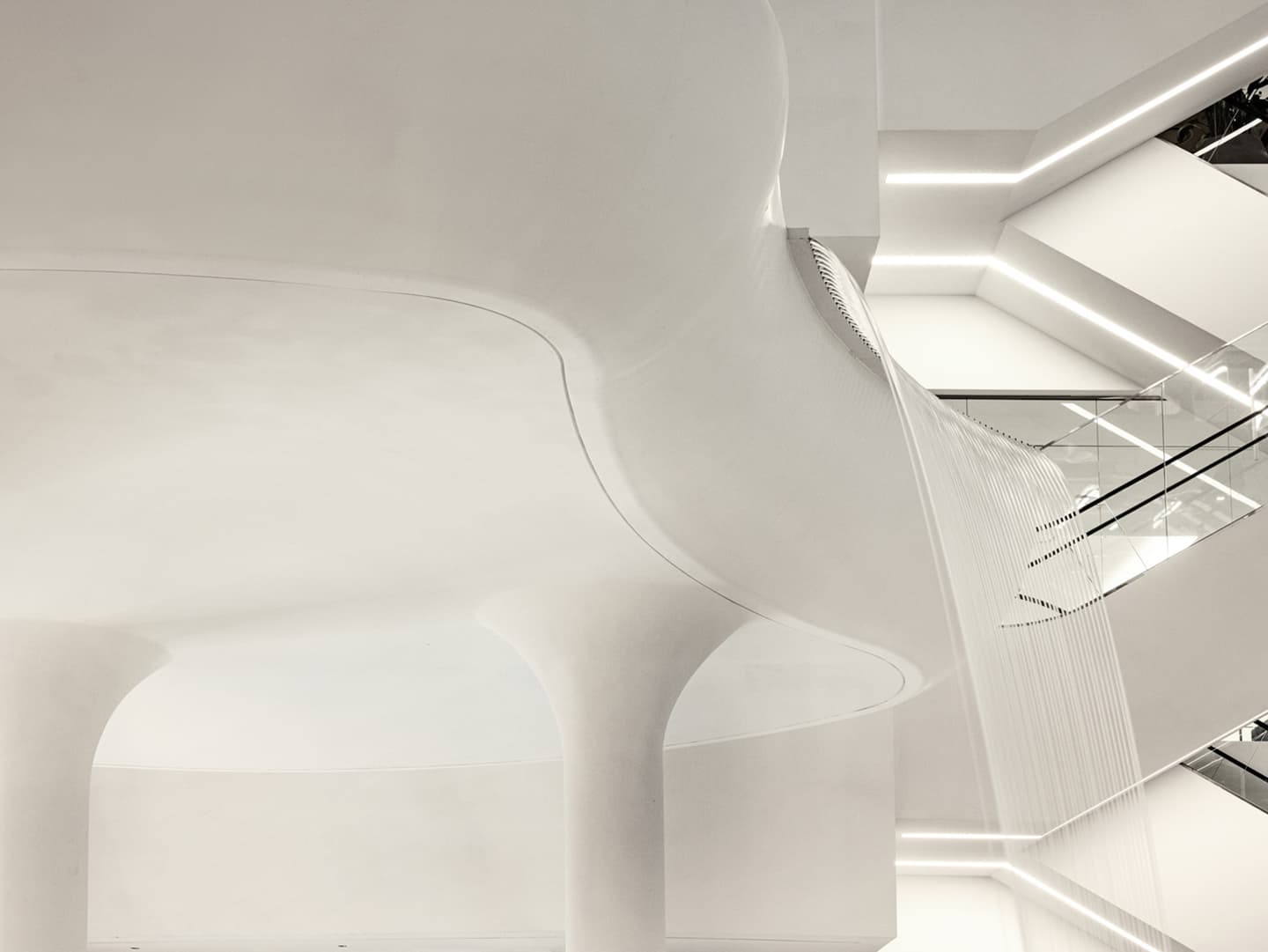 Женственность, технологии и природные мотивы на двух этажах торгового центра в Сеуле – проект студии Burdifilek