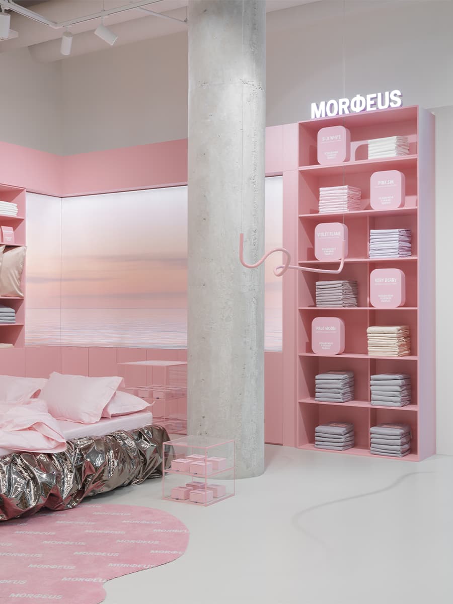 Спокойные тона в оформлении корнера постельного белья – проект Яны Брюхновой