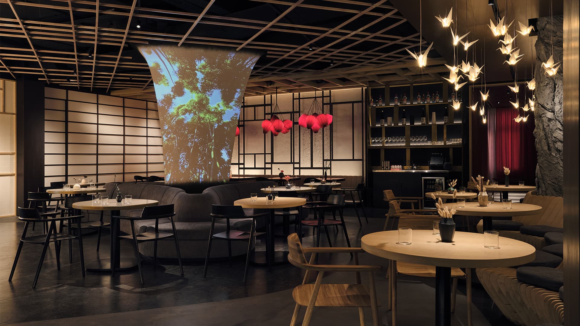 Пятьдесят текстур и покрытий в драматичном интерьере бара-ресторана – проект бюро Ideologist+ Architects и Юсуке Такахаси