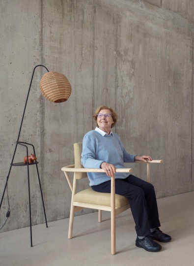 Дизайнер из Швейцарии сделала кресло для пожилых людей
