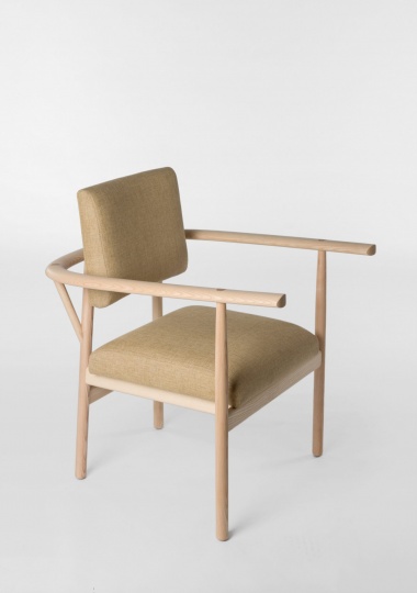 Дизайнер из Швейцарии сделала кресло для пожилых людей