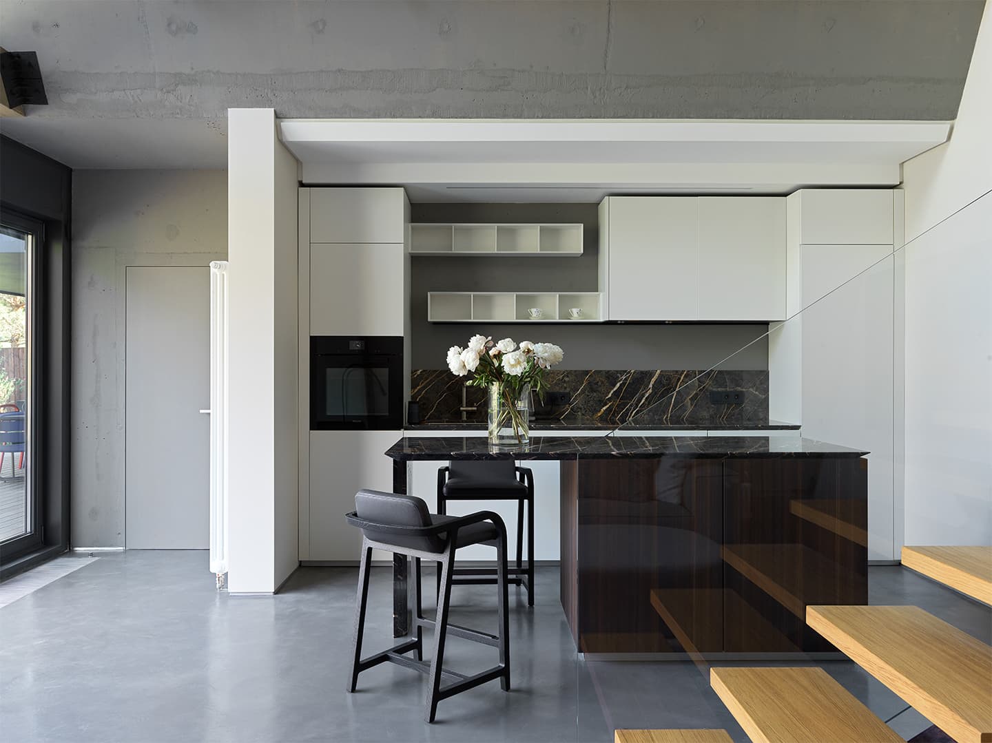 Лаконичность визуальных высказываний в интерьере загородного дома – проект архитектурного бюро Hôtel Richesse