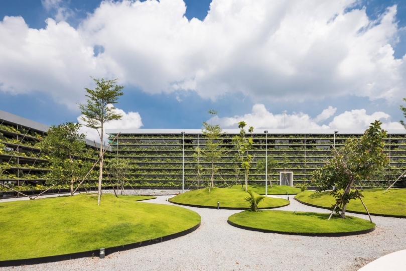 Во Вьетнаме построили фабрику с фасадами, покрытыми зеленью