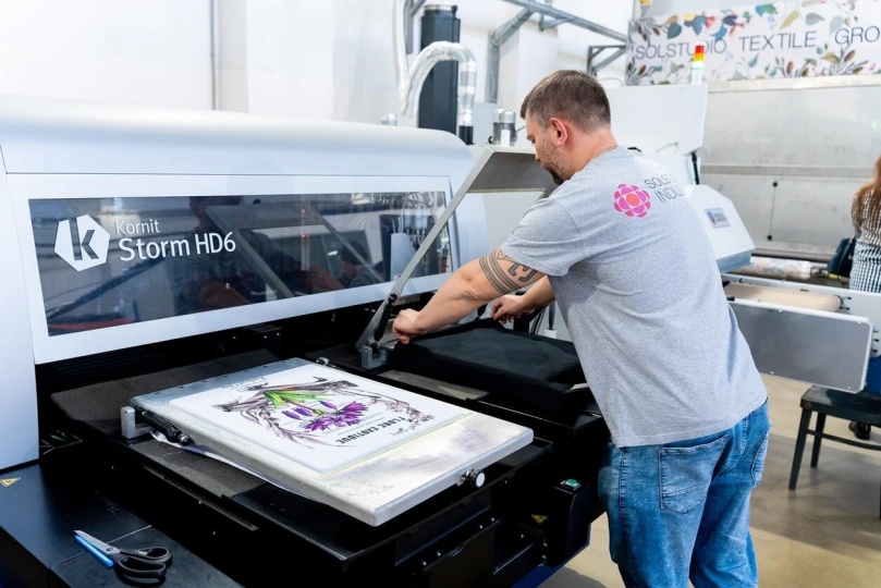 Фабрика Solstudio Industry запустила платформу быстрой печати ткани Print-a-porter®