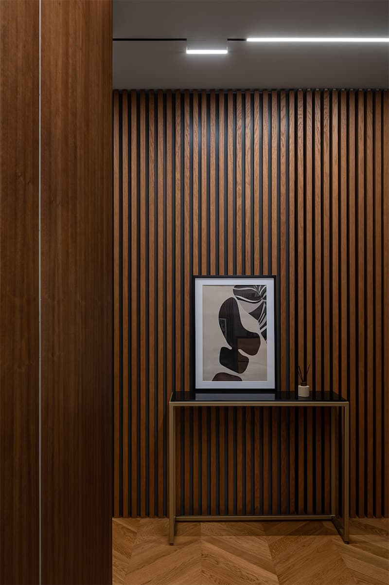 Оранжевые акценты и многообразие фактур в интерьере московской квартиры – проект Виктории Веселовой