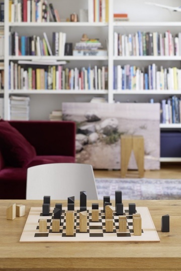 Немецкий бренд E15 выпустил шахматы в честь первой женщины-гроссмейстера