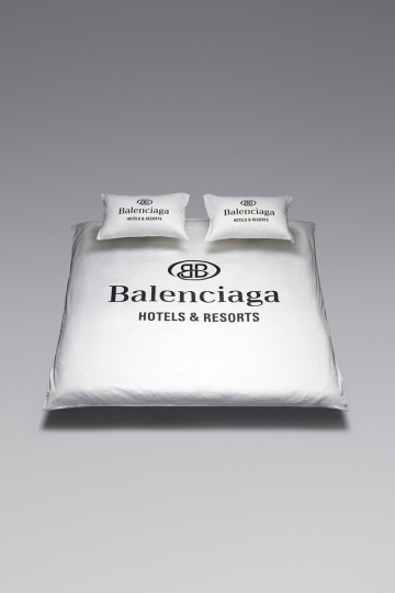 Новая линейка аксессуаров для дома от Balenciaga