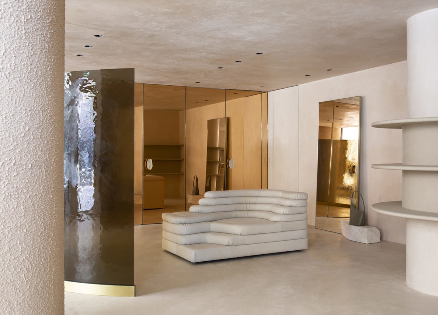 Новая женственность в интерьере мультибрендового магазина одежды – проект Studiopepe