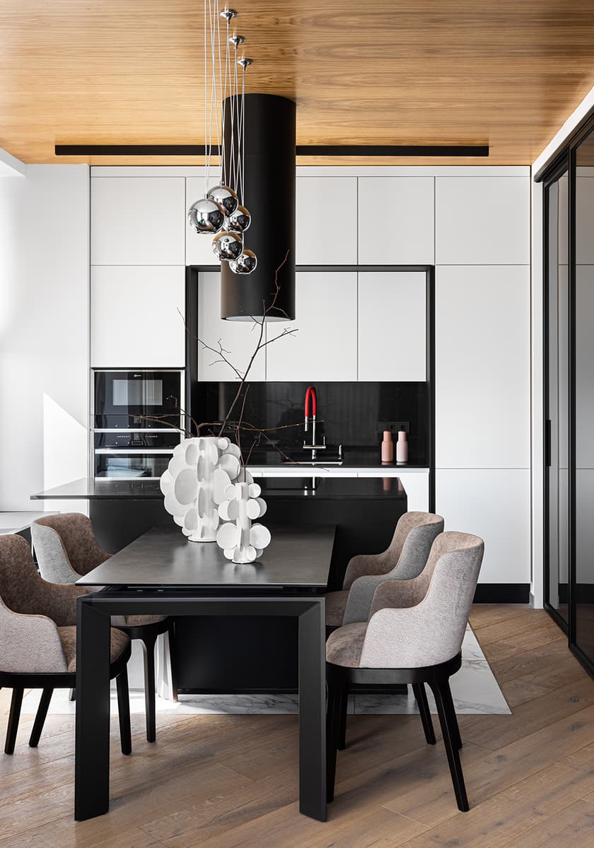 Функциональный интерьер квартиры с панорамным видом на реку – проект ELF Interior