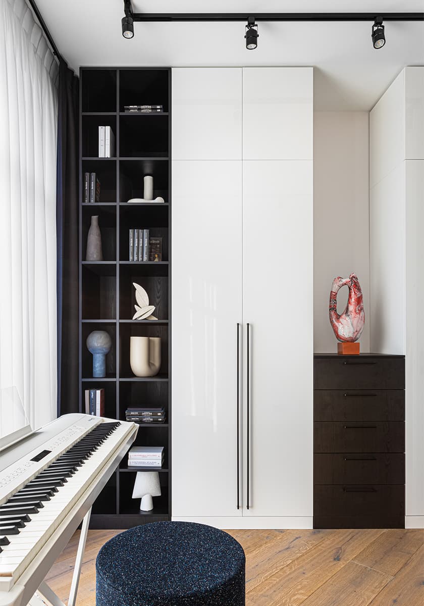 Функциональный интерьер квартиры с панорамным видом на реку – проект ELF Interior