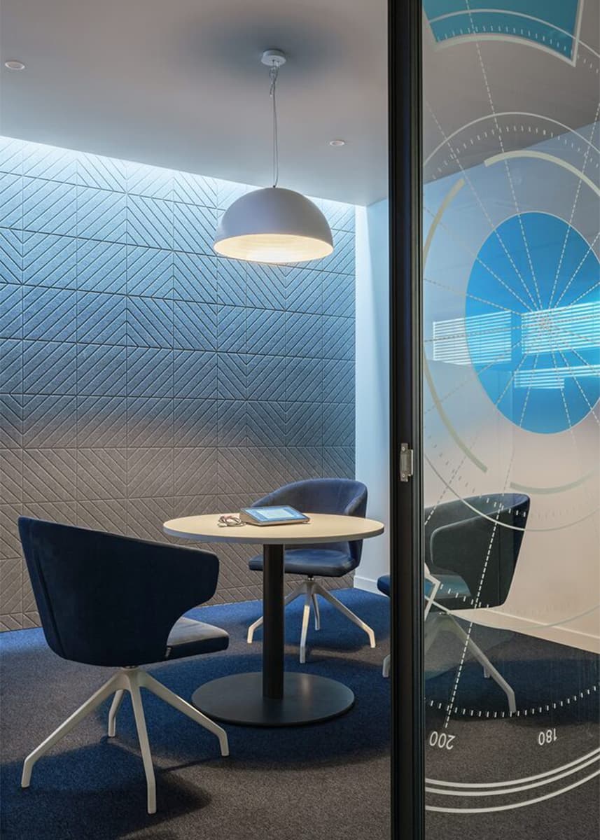 Футуристичные сюжеты и гибкая планировка в интерьере офиса – проект ENTER-ra Design Studio