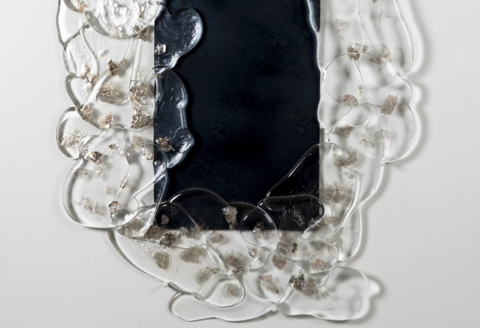 Зеркало Levitating Alchemia. Дизайн Софи Дрис для Nilufar Gallery