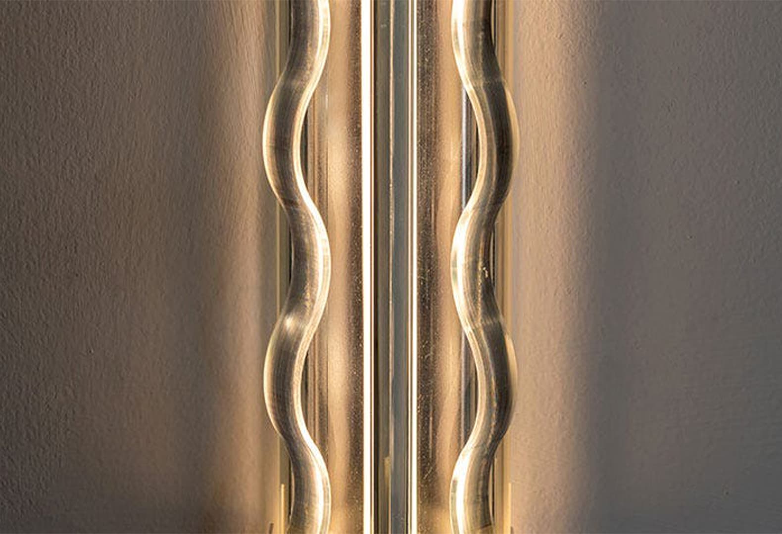 Лампа Frenesi, FontanaArte. Дизайн Луки Гуаданьино