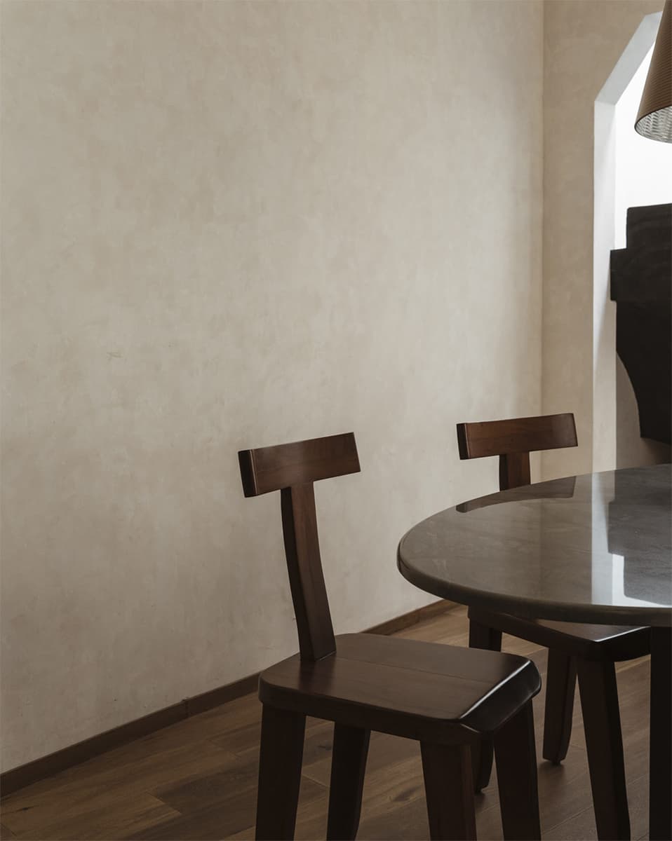 Спокойная роскошь в интерьере мексиканской квартиры для холостяка – проект Chloé Mason Gray