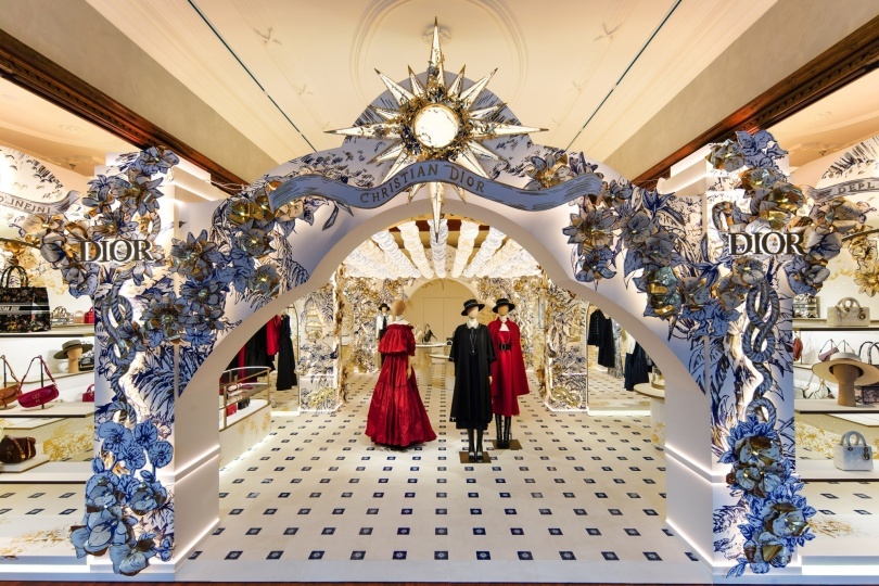 Dior открыли рождественский pop-up бутик в Шанхае