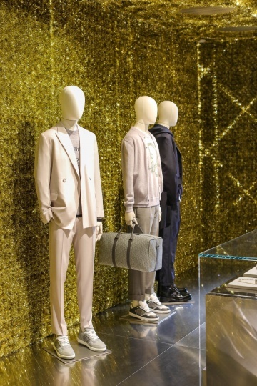 Dior открыли рождественский pop-up бутик в Шанхае