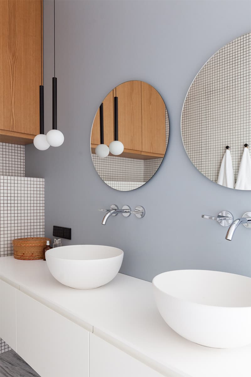 Интерьер семейной квартиры с необычными сценариями движения – проект бюро Snegiri Architects