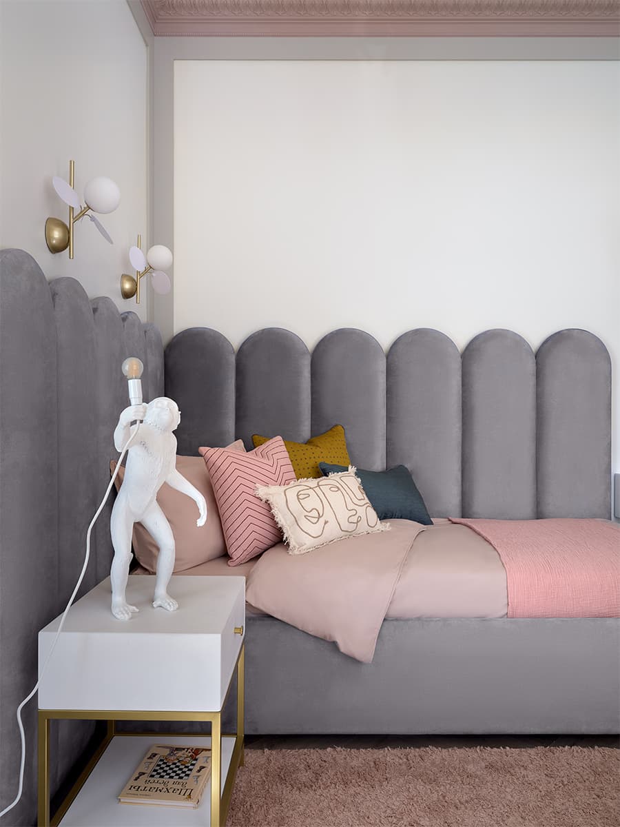 Нарядный интерьер с мраморными и латунными акцентами – проект I+E Spaces Studio