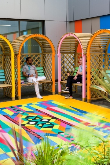Мораг Майерскоу создала красочный павильон для детской больницы Шеффилда