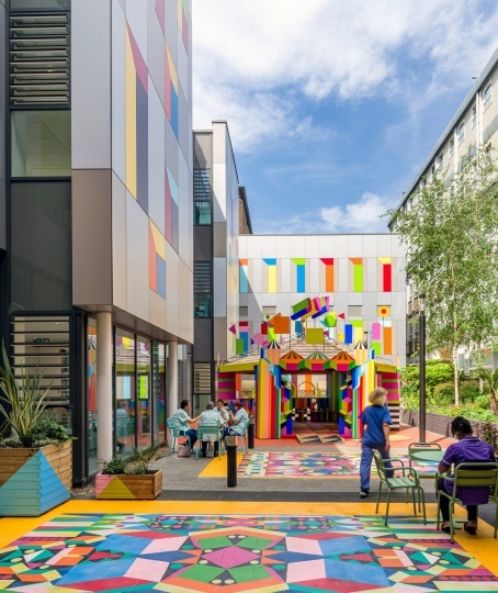 Мораг Майерскоу создала красочный павильон для детской больницы Шеффилда