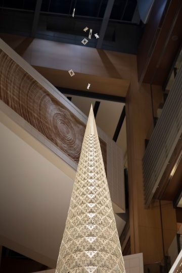 Студия Nendo сделала елку для торгового центра в Токио