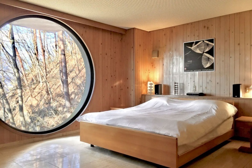 Знаменитый дом-капсулу Кисё Курокавы теперь можно забронировать на Airbnb