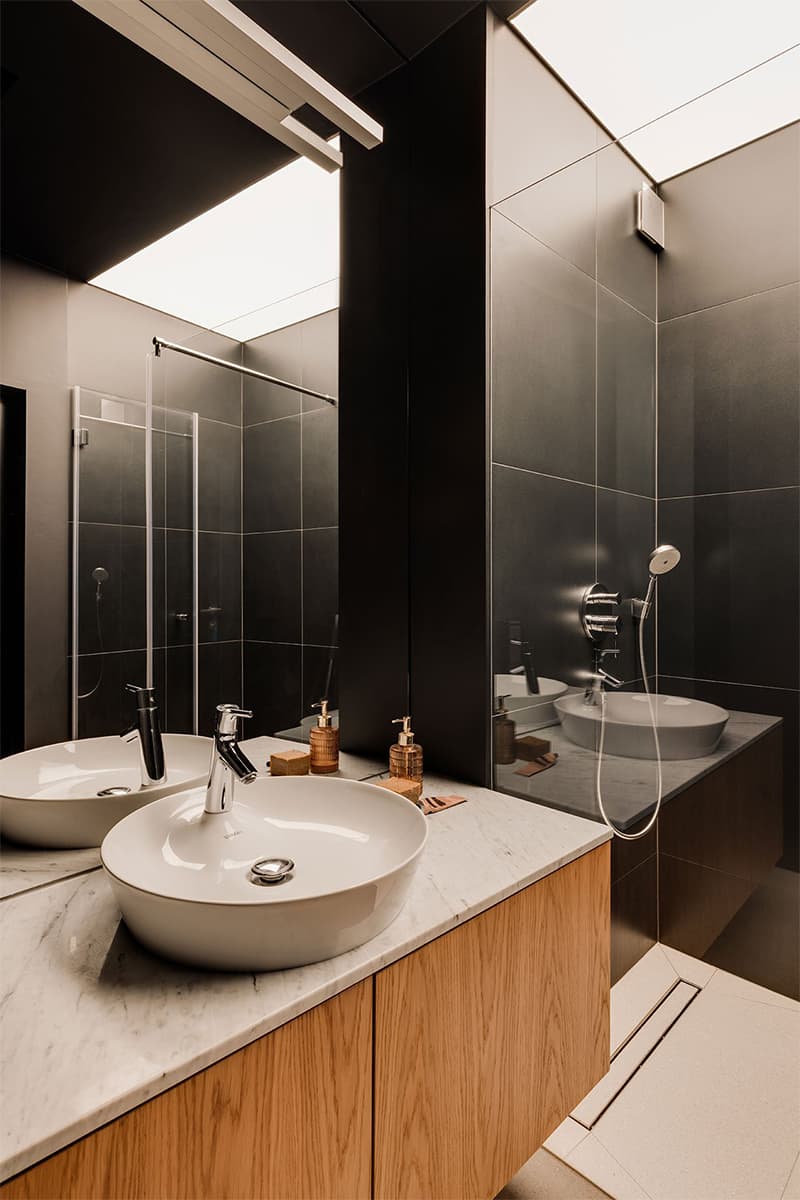 ОСбалансированный интерьер с деревянными акцентами – проект Екатерины Третьяковой