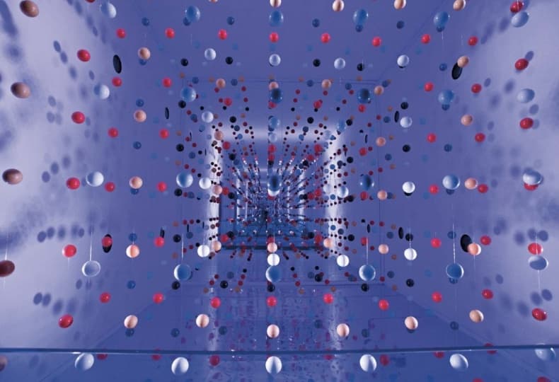 В Милане открылась выставка арт-объектов из воздушных шаров