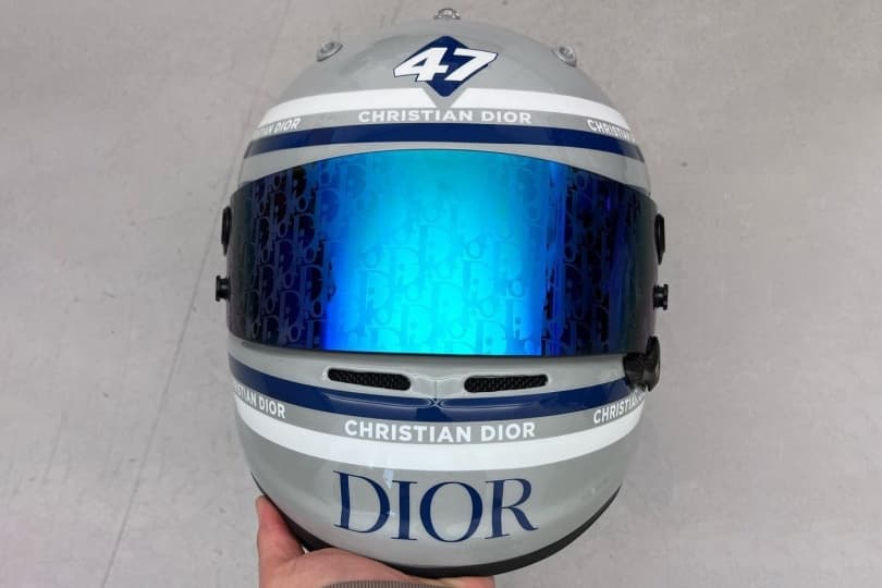 Кастомизированный гоночный шлем Dior, созданный для игры Gran Turismo 7