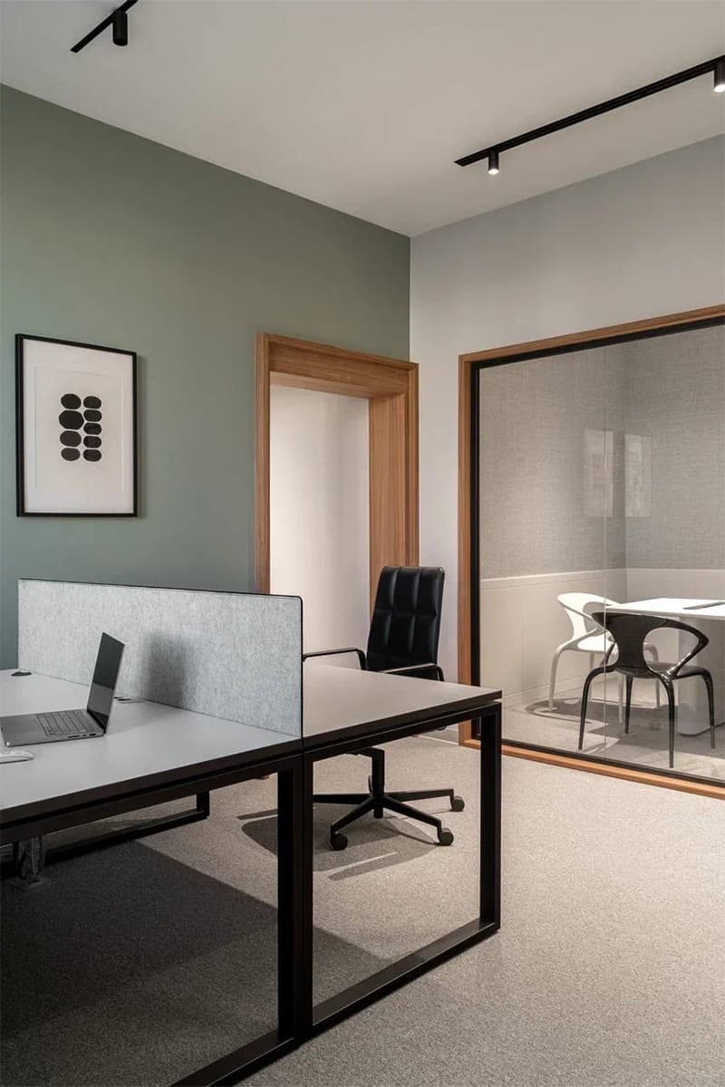 Преображение компактного офиса в центре Екатеринбурга – проект Екатерины Елизаровой