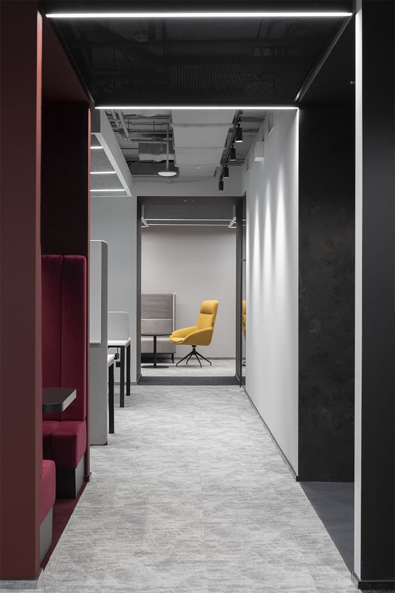 Многоцветный интерьер семиэтажного технологичного офиса в Москве – проект архитектурного бюро T+T Architects