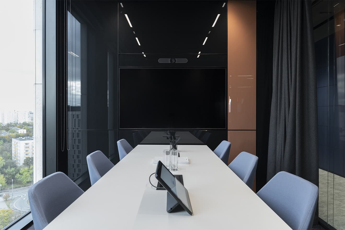 Многоцветный интерьер семиэтажного технологичного офиса в Москве – проект архитектурного бюро T+T Architects