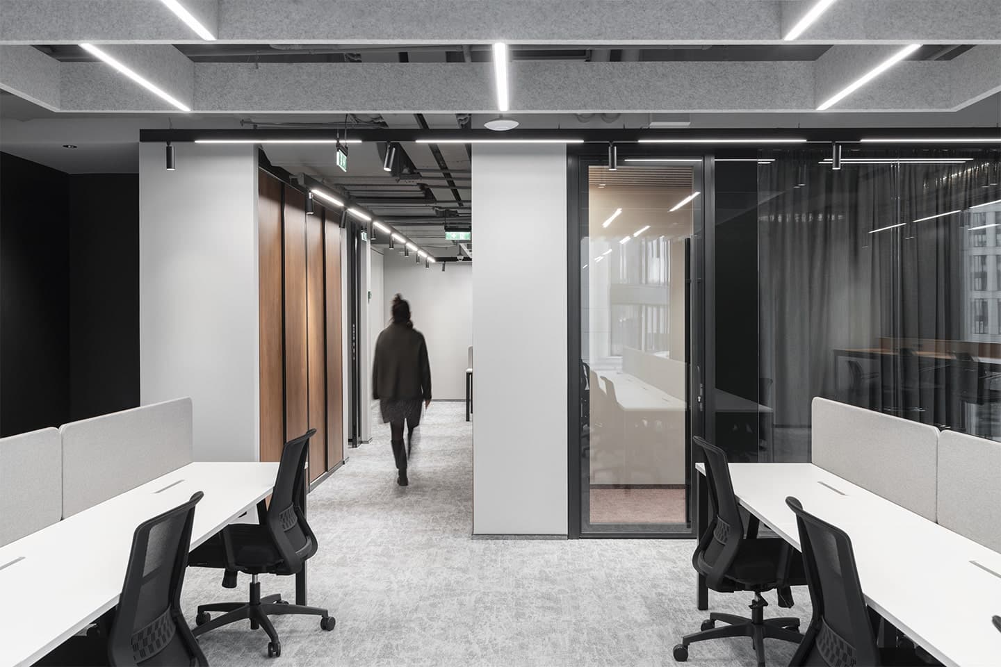 Многоцветный интерьер семиэтажного технологичного офиса в Москве – проект архитектурного бюро T+T Architects